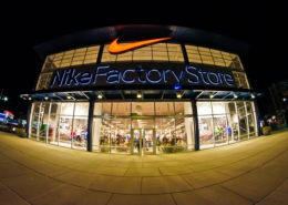 如何看待耐吉暴跌12%